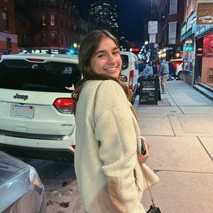Meet your Posher, Leena
